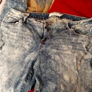 Acid wash boyfriend jeans